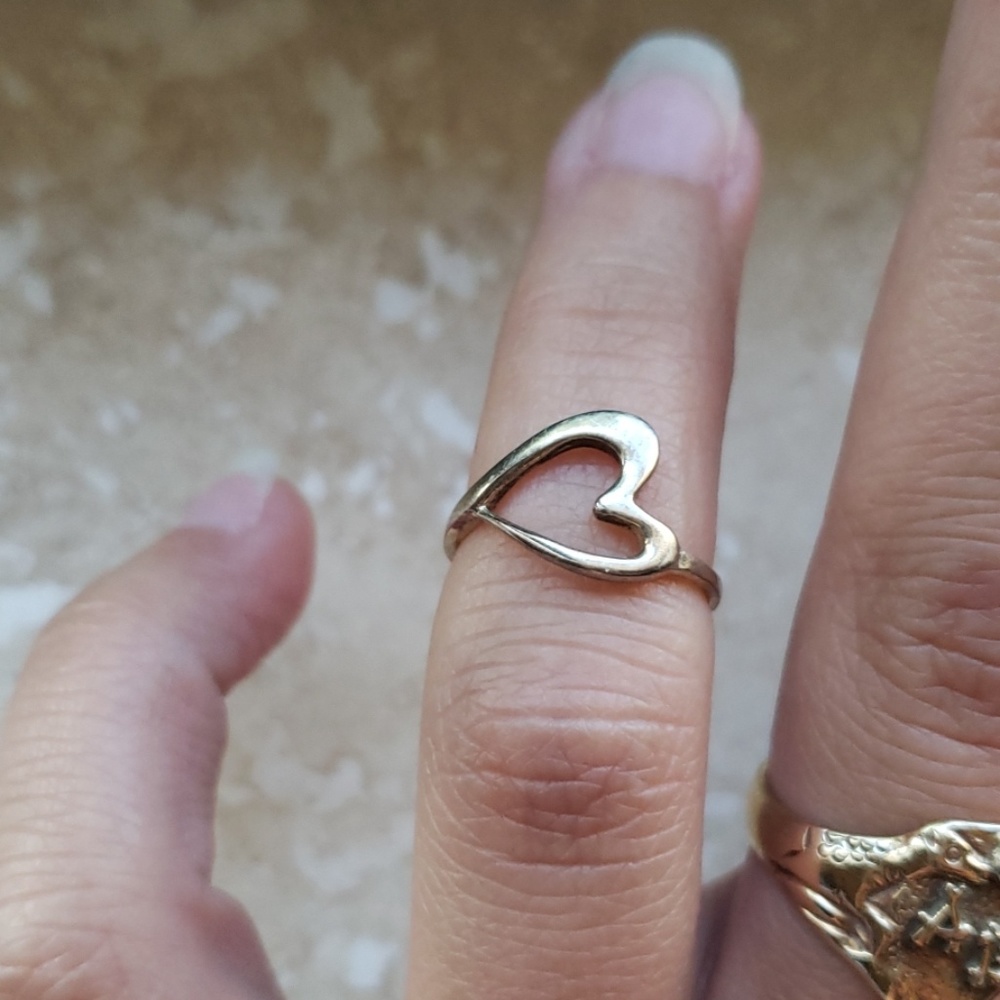 Heart midi ring